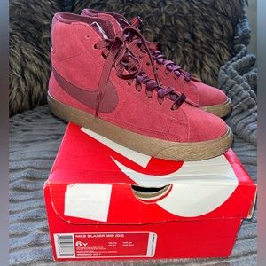 Nike Blazer Mid (GS) Burgundy Sneakers Size 6 ( Big boys )
